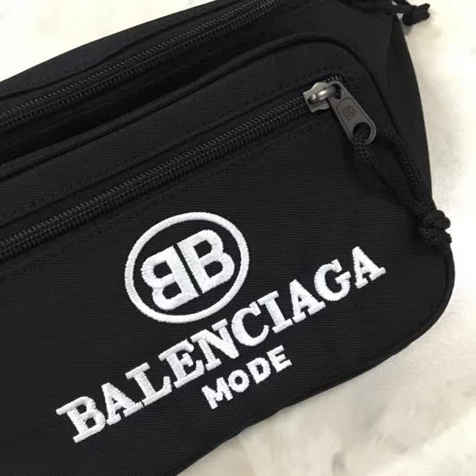 BALENCIAG巴黎世家 帆布胸包腰包 簡單輕便  BL1136